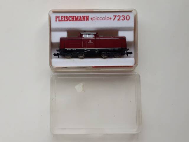 Diesel lokomotiva BR 212 181-2 DB (Fleischmann)